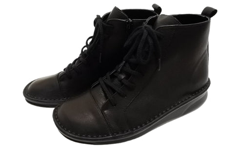 【インコルジェ 8674 ブラック】靴紐ショートブーツ